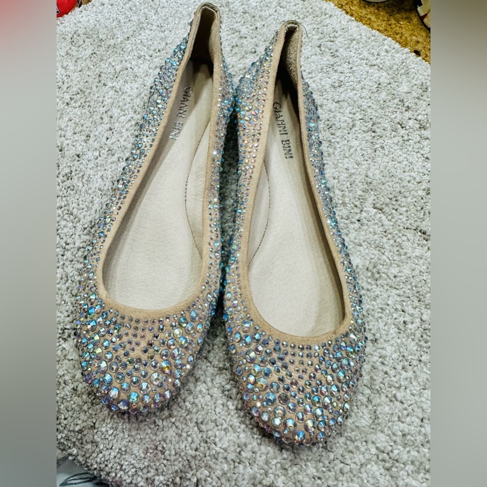 Gianni Bini nude flats jewels great condition 6m